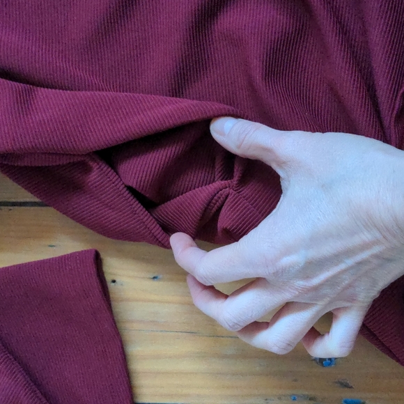La Petite Garçonne Burgundy long sleeves ribbed dress - Picture 6 of 9
